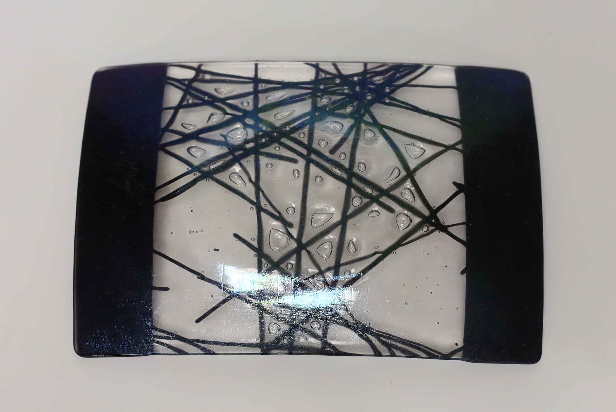 An American rectangular art glass dish, 23cm x 15cm